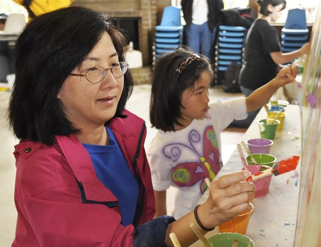 Jeni Singer paints a mural with her daughter