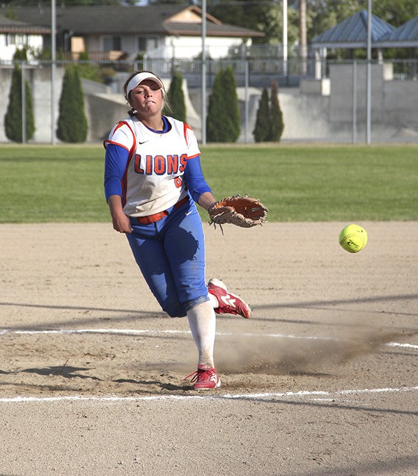 Auburn Mountainview senior in the circle against North Thurston.