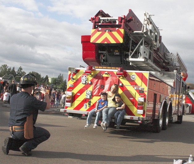 Valley Regional Fire Authority irefighter Aaron Lewis snaps a picture of Lilia Scharf and her younger brothers