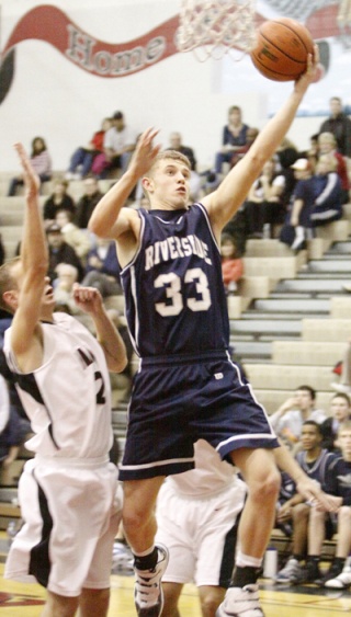 Auburn Riverside's Ryan Rogers drives to the hoop against Kentlake.