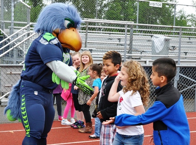 Seahawks mascot Blitz encourages the students prior to run at the Auburn Riverside oval on Friday.