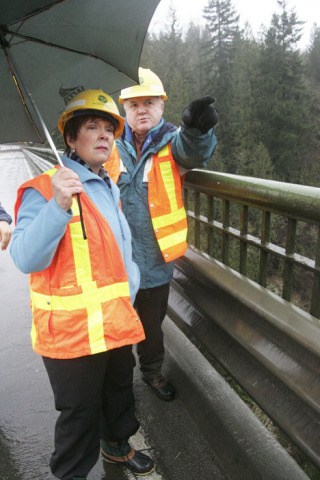 Sen. Pam Roach and Assistant Regional Administrator Russ East recently toured the Green River (Kummer) Bridge