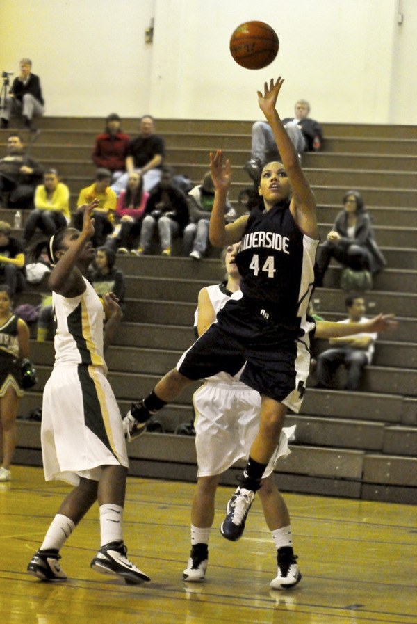 Riverside's Kat Cooper elevates for a bucket against Auburn.