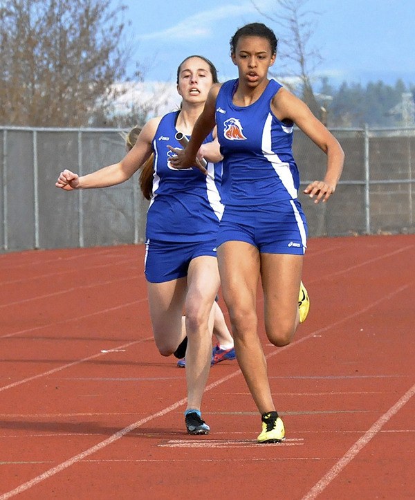 Auburn Mountainview's Nicole Carter hands off to Maddie Taylor during the 4x100 relay race.