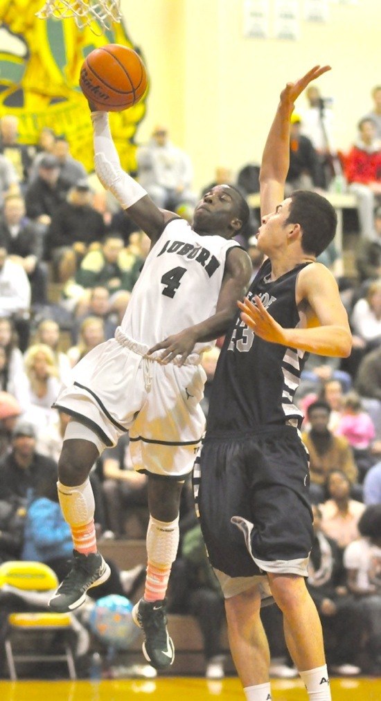 Laquell Simmons drives against Auburn Riverside.