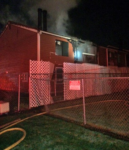 An early morning apartment fire in south Auburn displaced five people.