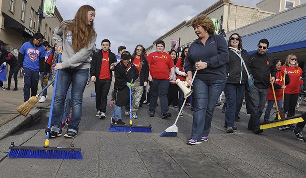 Mayor Nancy Backus and her daughter