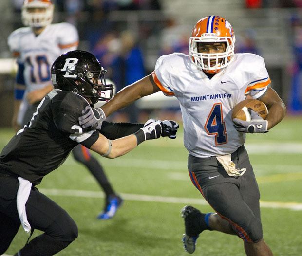 Auburn Mountainview's Ray Hardaway battles for yardage against Bonney Lake.