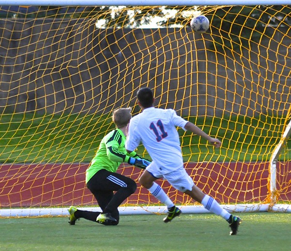 Auburn Mountainview's Duvan Vaca-Trujillo (11) kicks one by Bonney Lake goalkeeper Taylor Mayfield.