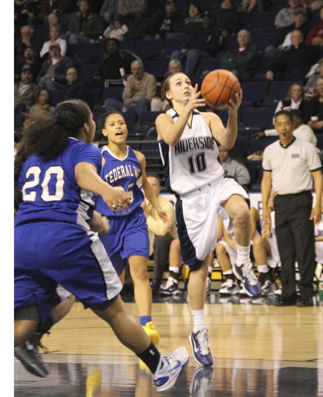 Makenna Clark scores two of her 22 points against Federal Way.