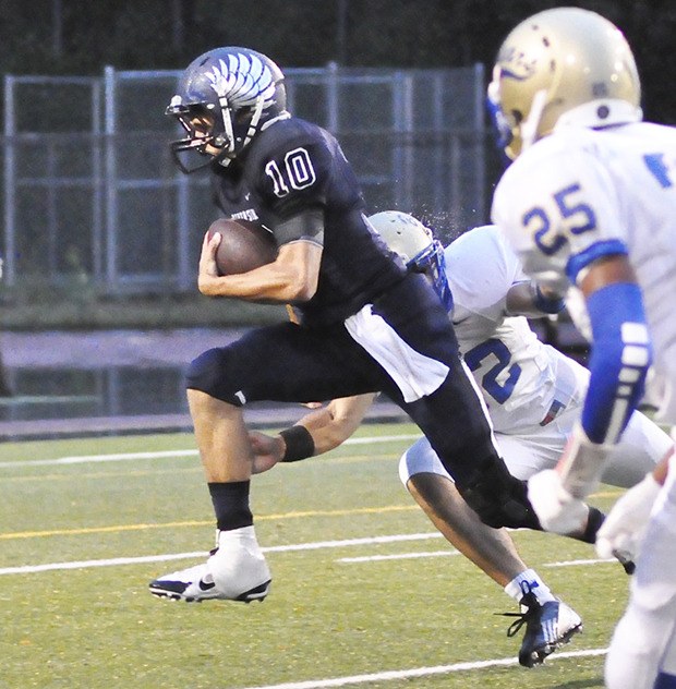 Senior Kevin Thomson scrambles against Tahoma this past Friday at Auburn Memorial Stadium. Thomson finished the game with 178 yards rushing.