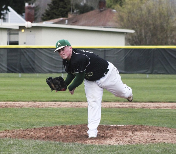 Auburn senior Matt Hansen on the mound.