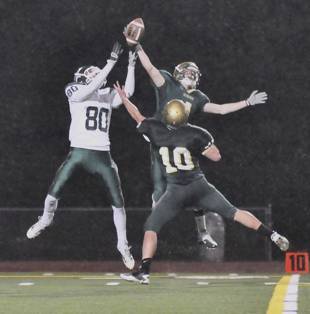 Auburn's Lincoln Burt and Max Pratt (10) reach to break up a pass intended for Edmonds-Woodway's 6-foot-5 receiver Josh Jordan.