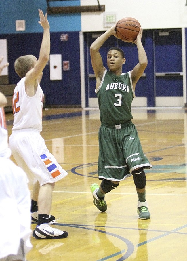 Auburn junior point guard Harold Lee passes the ball.