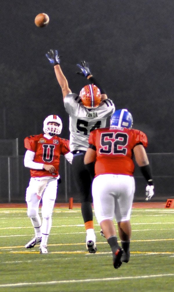 Auburn Mountainview's Nick Aumua defends a pass during the Washington versus Utah game at the third annual Tanoa Bowl.