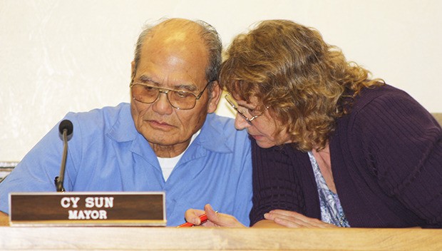 City Council President Leanne Guier assists Pacific Mayor Cy Sun during an early City Council meeting. Sun trails in a recall election