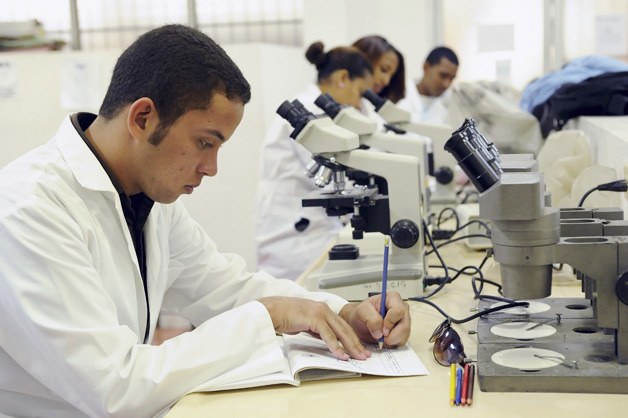 VRFA-sponsored student Juan David Dominguez gets in some lab time at the Universidad Autónoma de Santo Domingo.