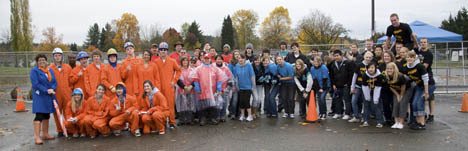 Auburn students and businesses participated in a sandbagging clinic and competition at Les Gove Park on Monday.