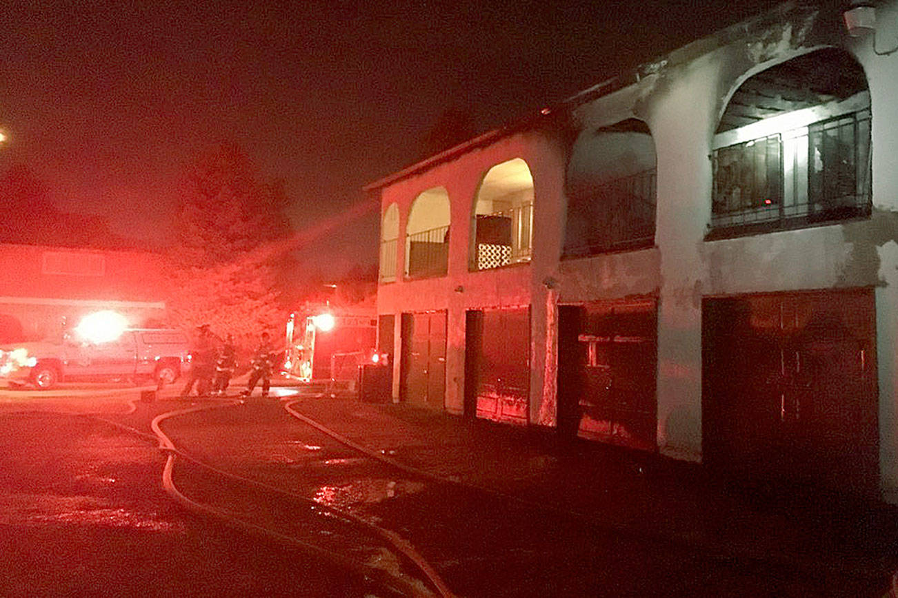 Auburn four-plex fire displaces 14 residents