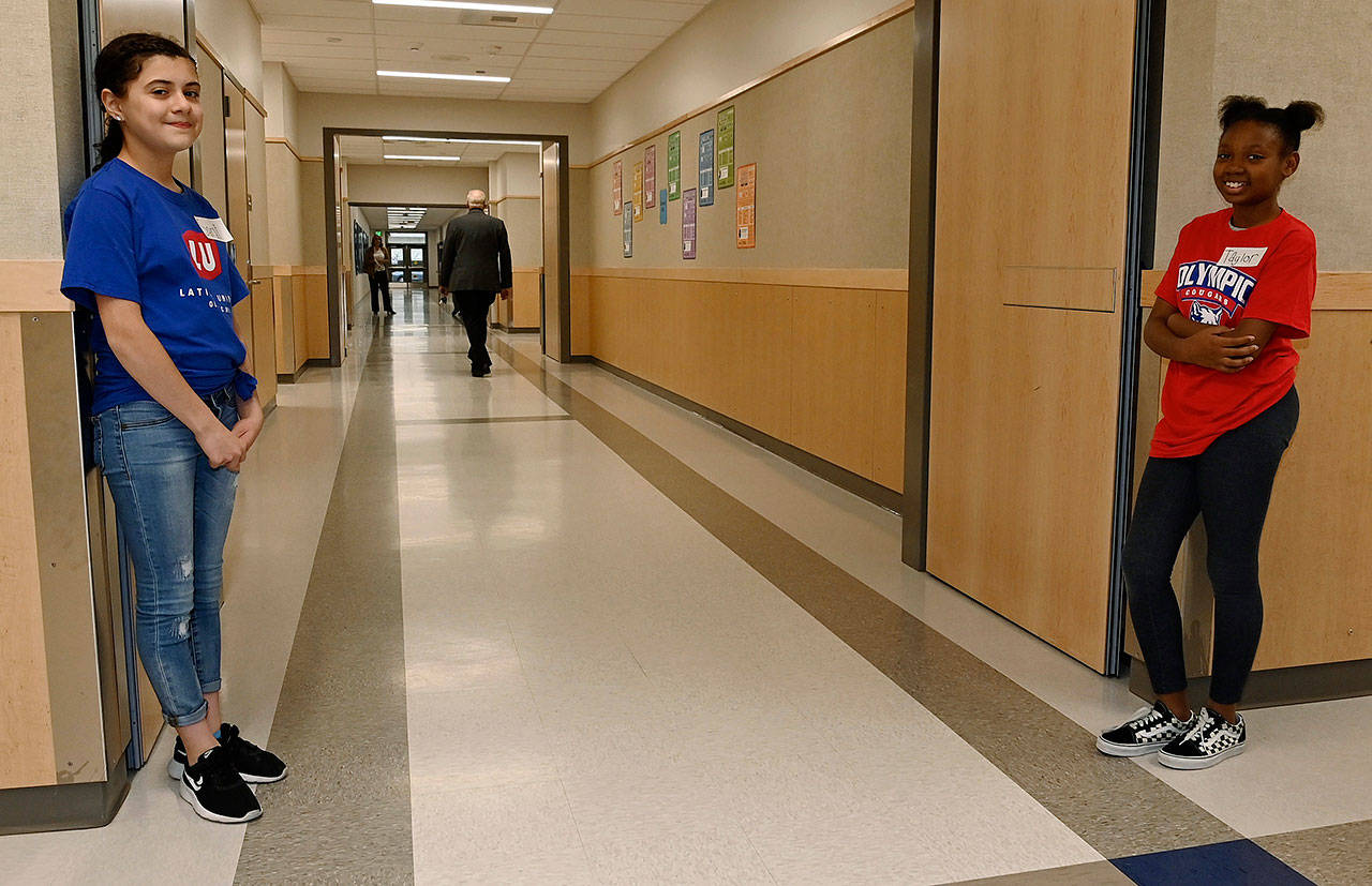 Olympic Leadership students Sarai Sanchez, left, and Taylor Moore show people the way around the new middle school Tuesday. RACHEL CIAMPI, Auburn Reporter