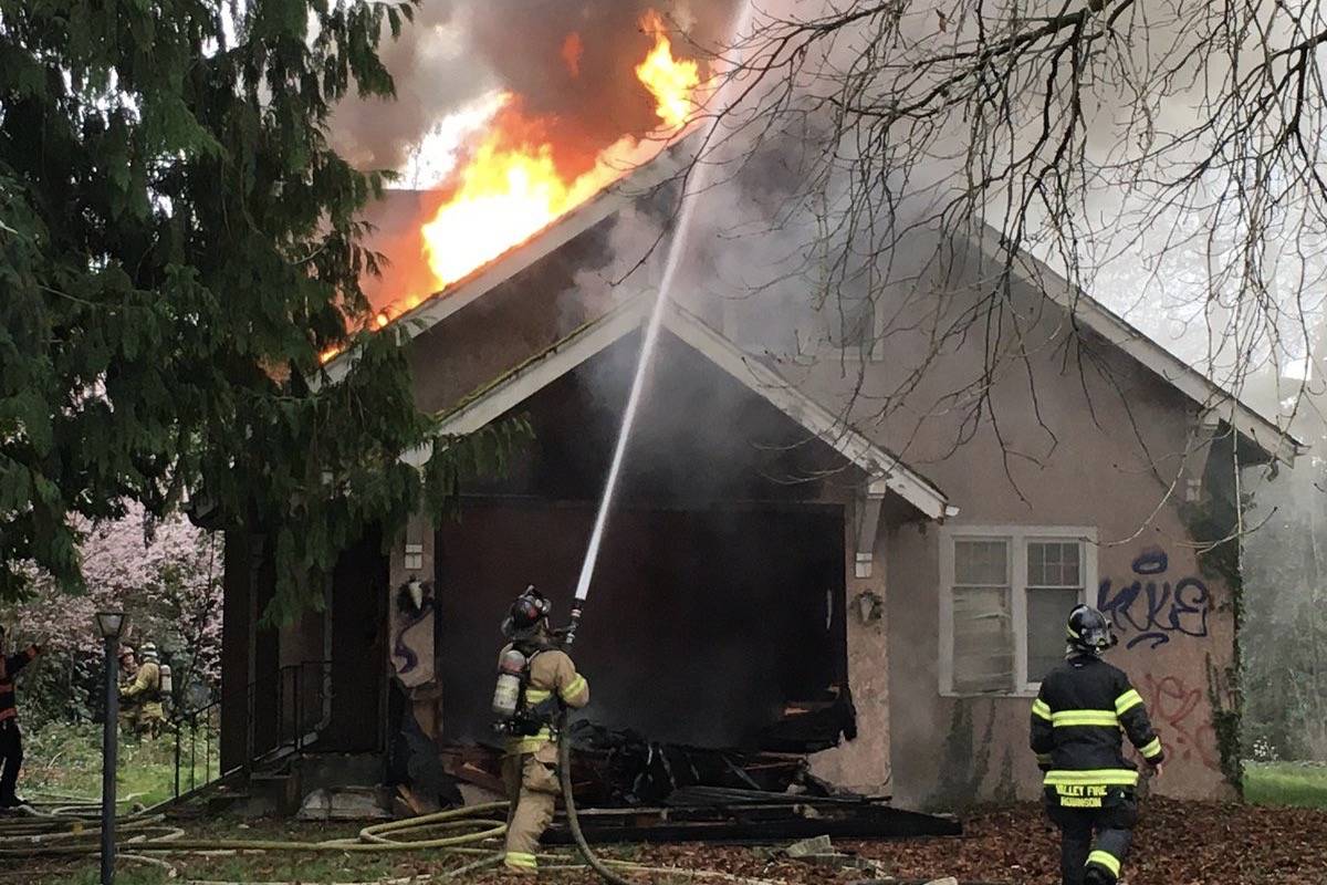 Area crews extinguish abandoned house fire