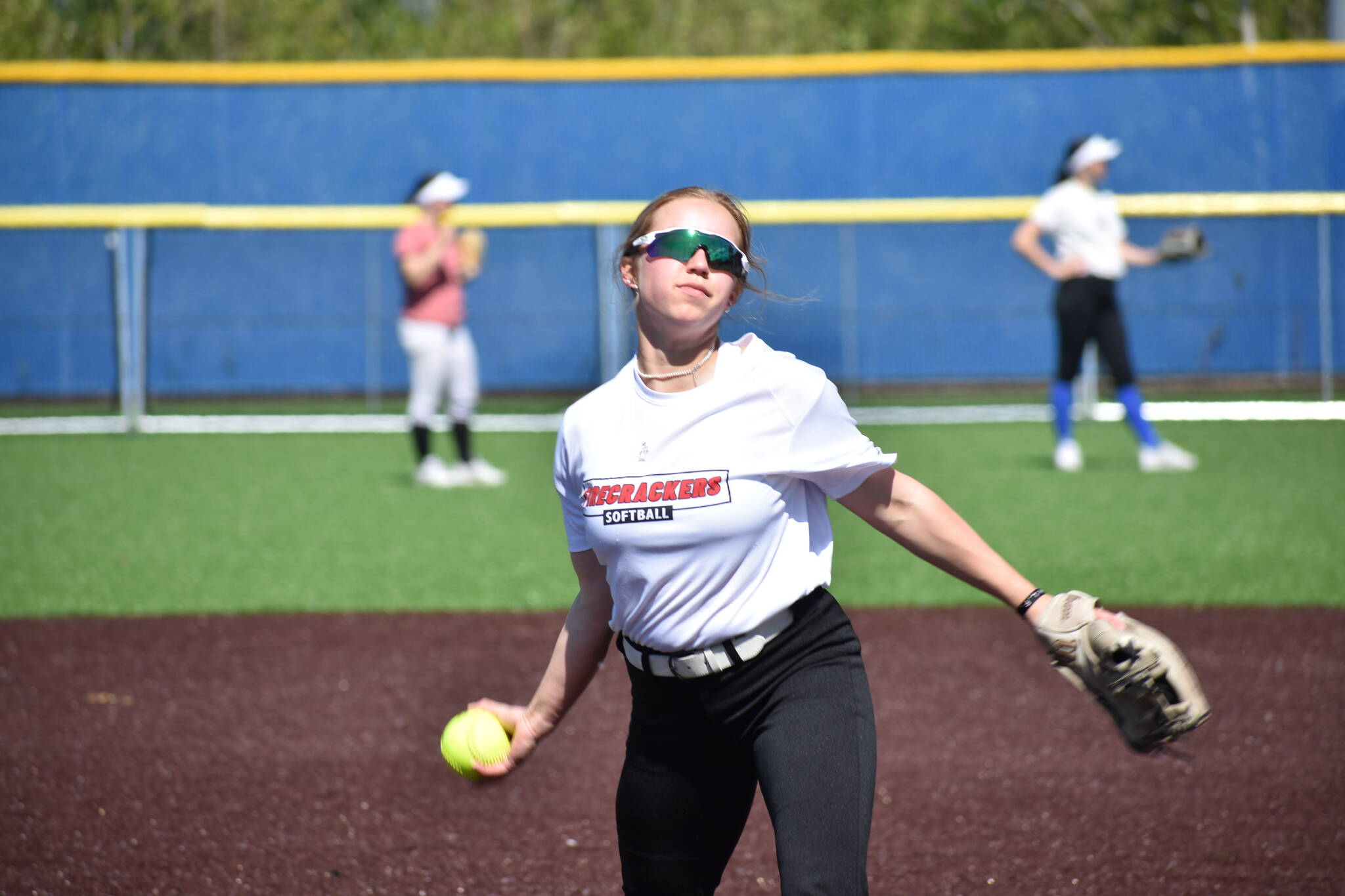 Brynna Erdmann warms up in the circle for Auburn Mountainview. Ben Ray / The Reporter