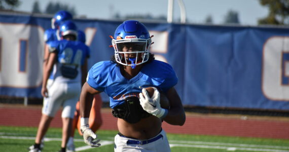 Senior Davion Munsen runs the ball after an interception. Ben Ray / The Reporter