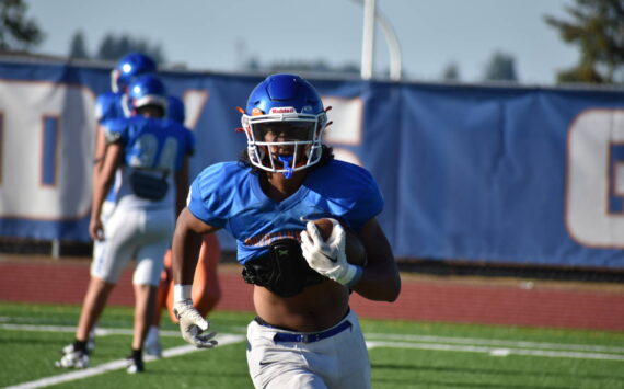 Senior Davion Munsen runs the ball after an interception. Ben Ray / The Reporter