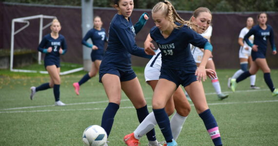 Auburn Riverside sophomore Harper Curnutt takes possession from a Mead player. Ben Ray / The Reporter