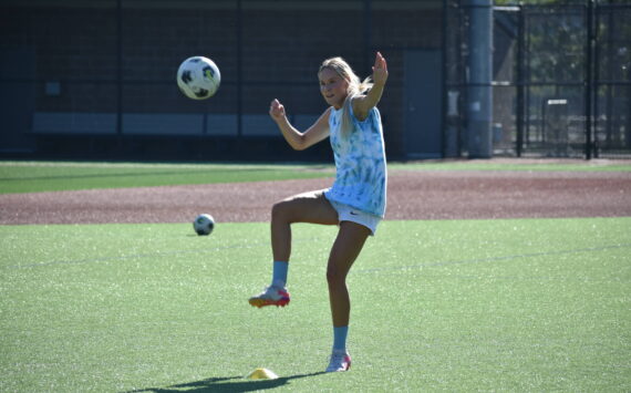 Auburn Riverside’s Caitlin Riggs controls the ball during practice. Ben Ray / The Reporter