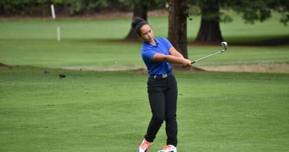 Mountainview freshman Janiece Ta’amu hits an approach shot on the fairway. Ben Ray / The Reporter