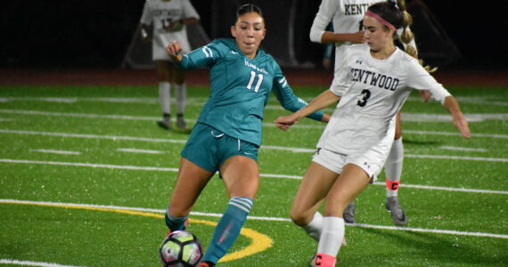 Raven sophomore Alexis Novoa takes on a Kentwood player. Ben Ray / The Reporter