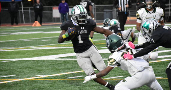 Ben Ray / The Reporter
Senior running back Antoine Lee avoids a Trojan defender early in the game against Auburn.