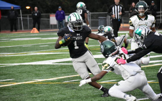 Ben Ray / The Reporter
Senior running back Antoine Lee avoids a Trojan defender early in the game against Auburn.