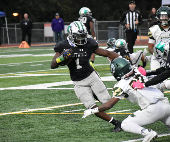 Ben Ray / The Reporter
Senior running back Antoine Lee avoids a Trojan defender early in the game against Auburn.