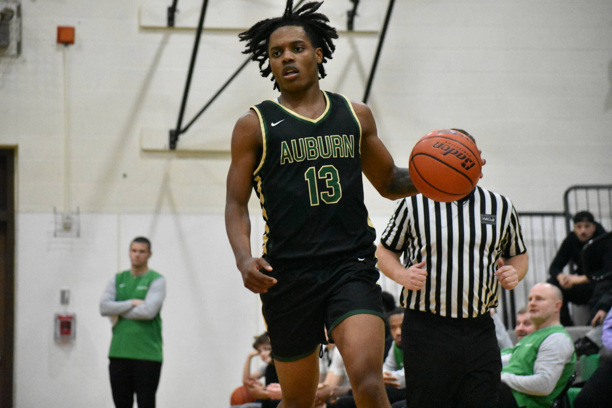 Miles Henry scored 25 points in the win for Auburn over Kentwood. Ben Ray / The Reporter