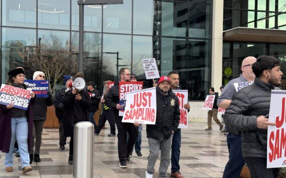 Members of the Costco Teamsters union rally outside Costco’s Issaquah headquarters, Jan. 23, 2025. (Grace Gorenflo/Valley Record)