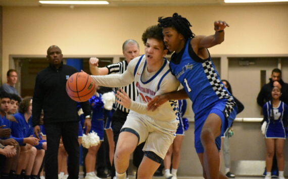 Lucas McClendon battles a Federal Way player down the court. Ben Ray / The Reporter